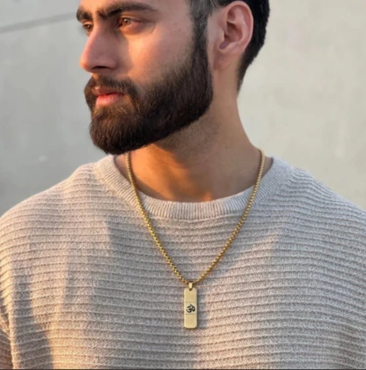 Om pendant 18k Pendant with chain - Image 2